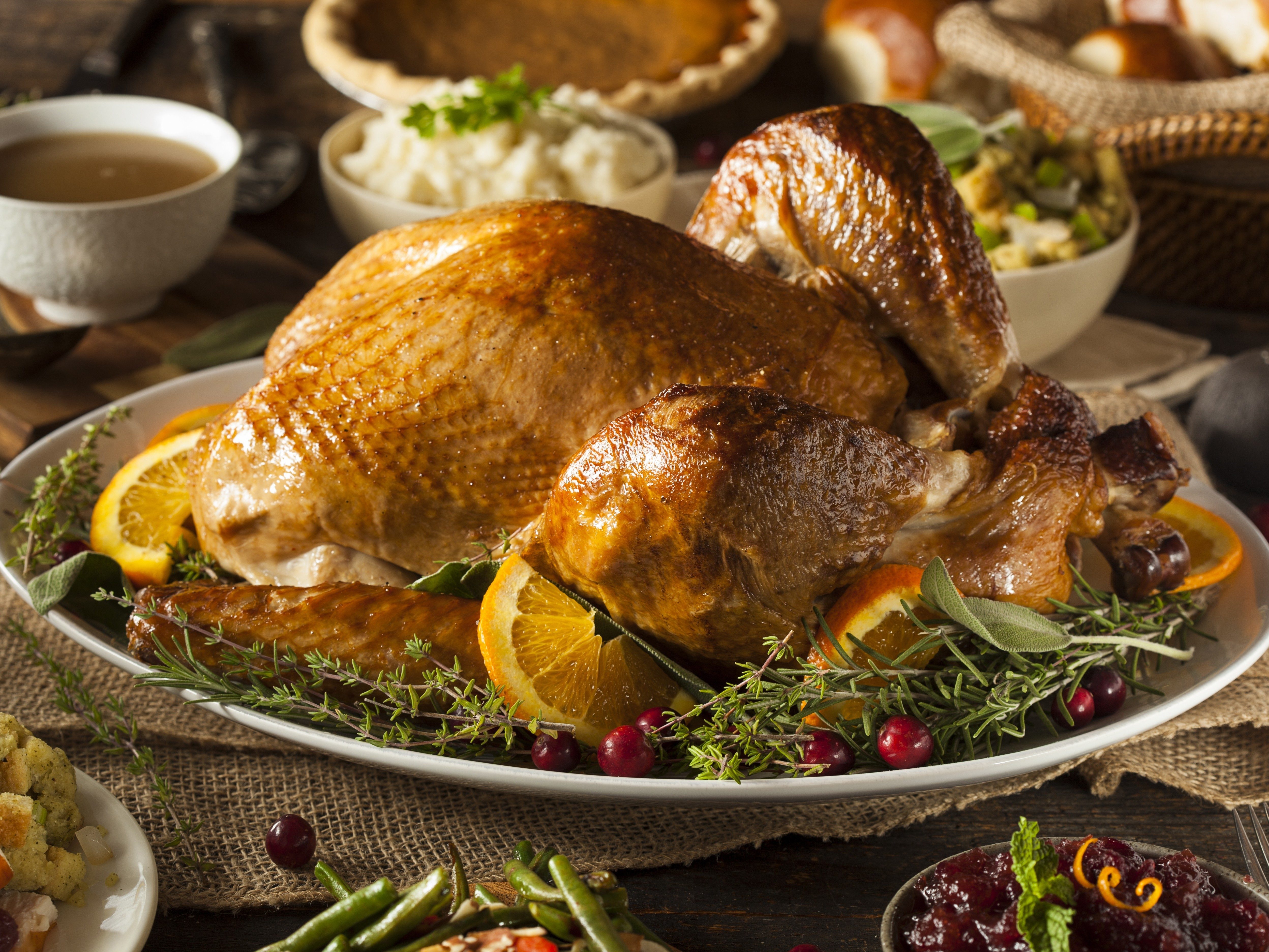 How To Host A Stress Free Thanksgiving Dinner