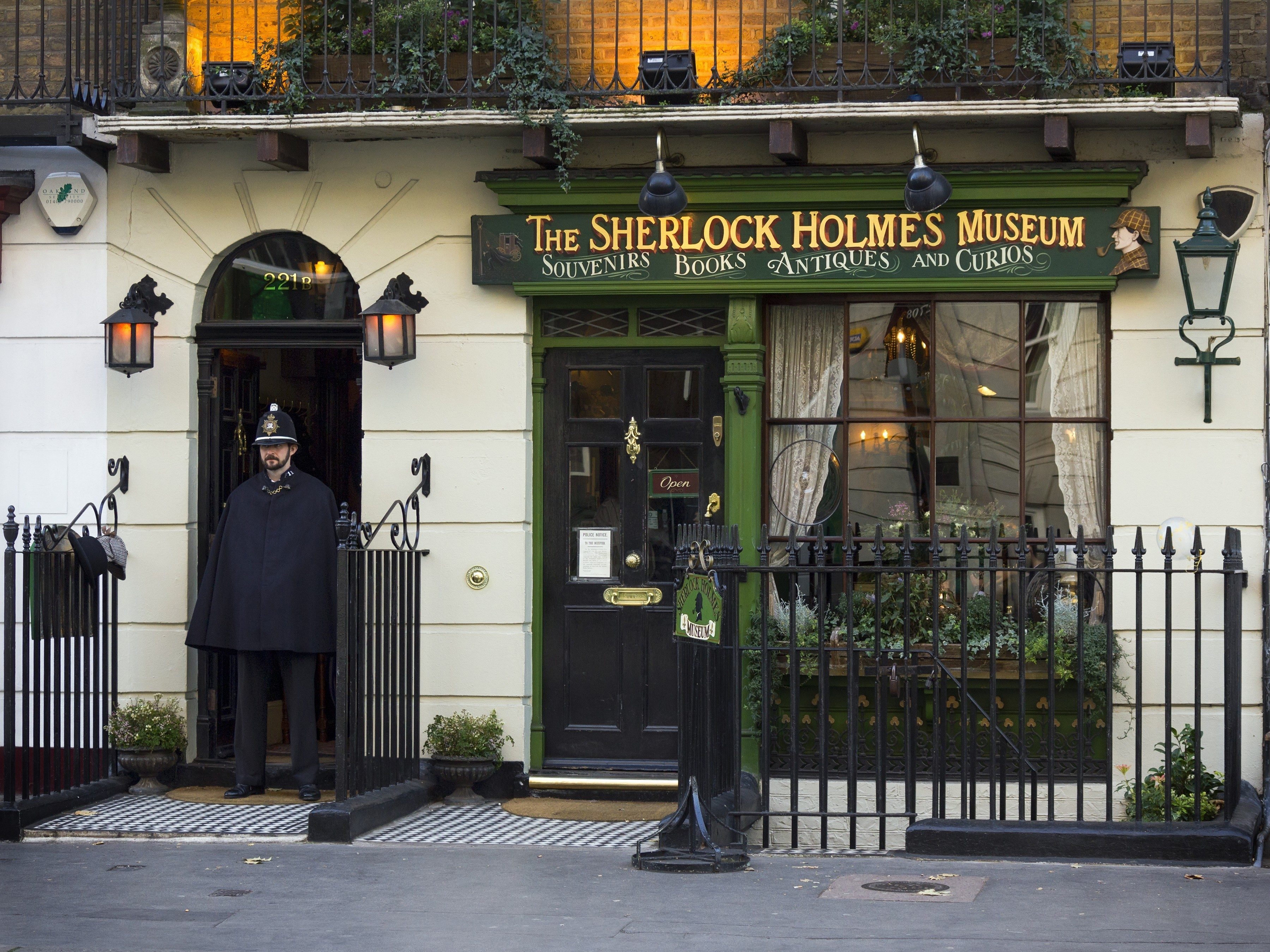 Visit London Sherlock Holmes Museum 3 