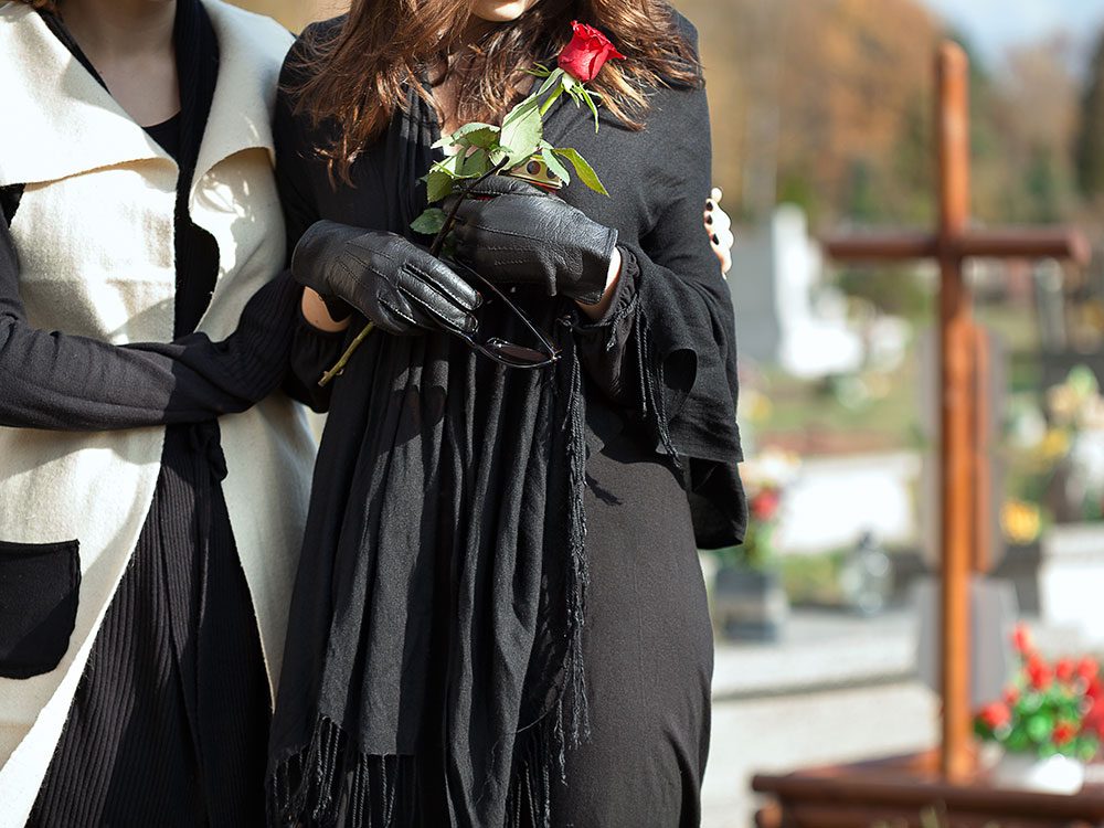 What Not to Say at a Funeral (and What to Say Instead) | Reader's Digest