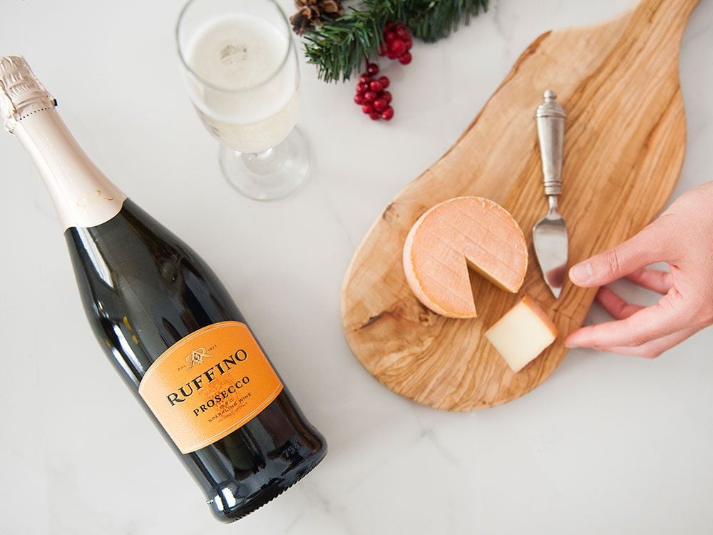 5 Ways To Pair Wine And Cheese Like A Pro This Holiday 3255