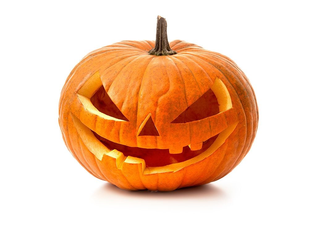 10 Tricks For Your Best Jack O Lantern Ever Reader s Digest Canada