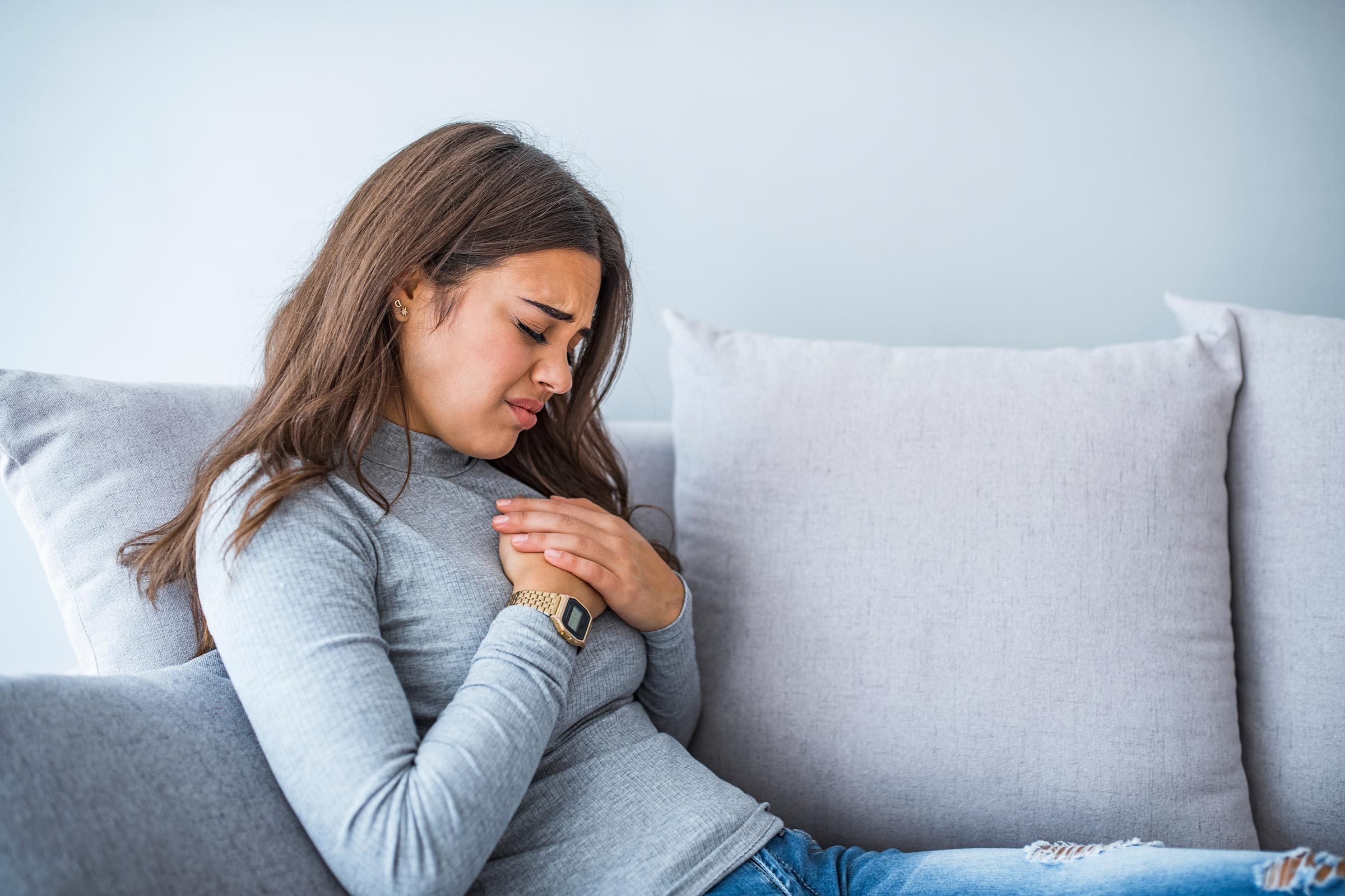 Chest Pain Anxiety Is It a Heart Attack or Anxiety? Reader's Digest