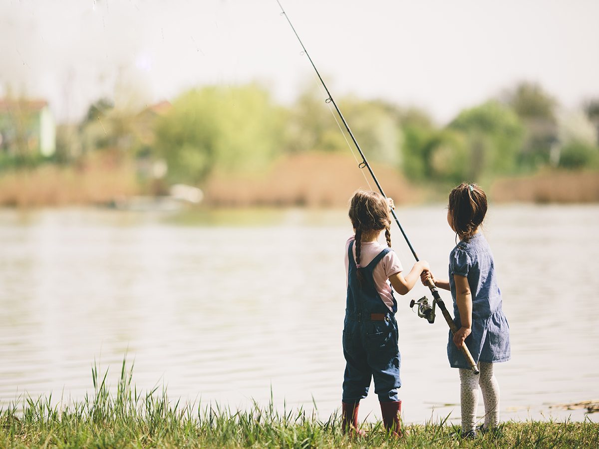 https://www.readersdigest.ca/wp-content/uploads/2019/06/what-to-do-with-old-corks-little-girls-fishing.jpg?fit=700%2C525