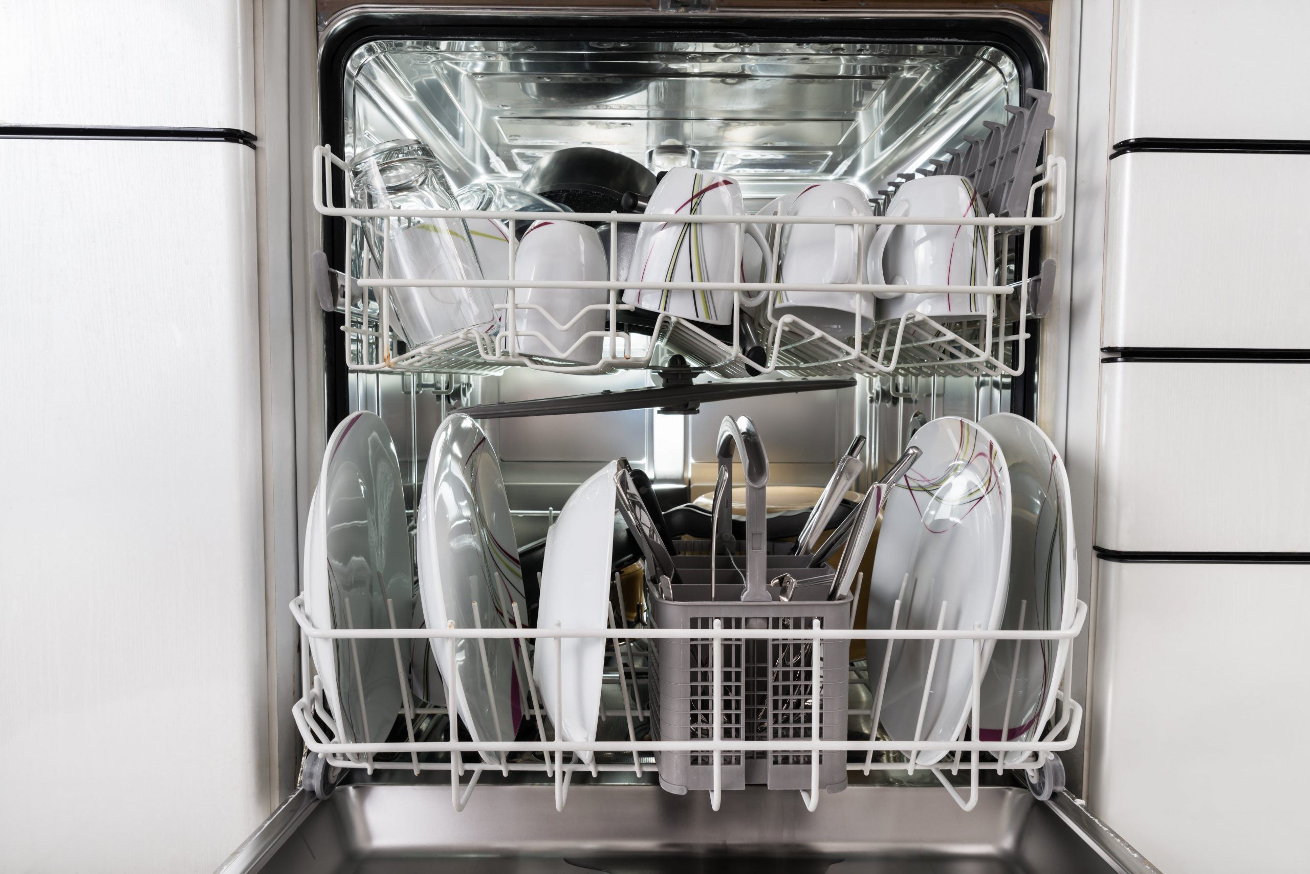 8-dishwasher-problems-you-ll-regret-ignoring-reader-s-digest-canada