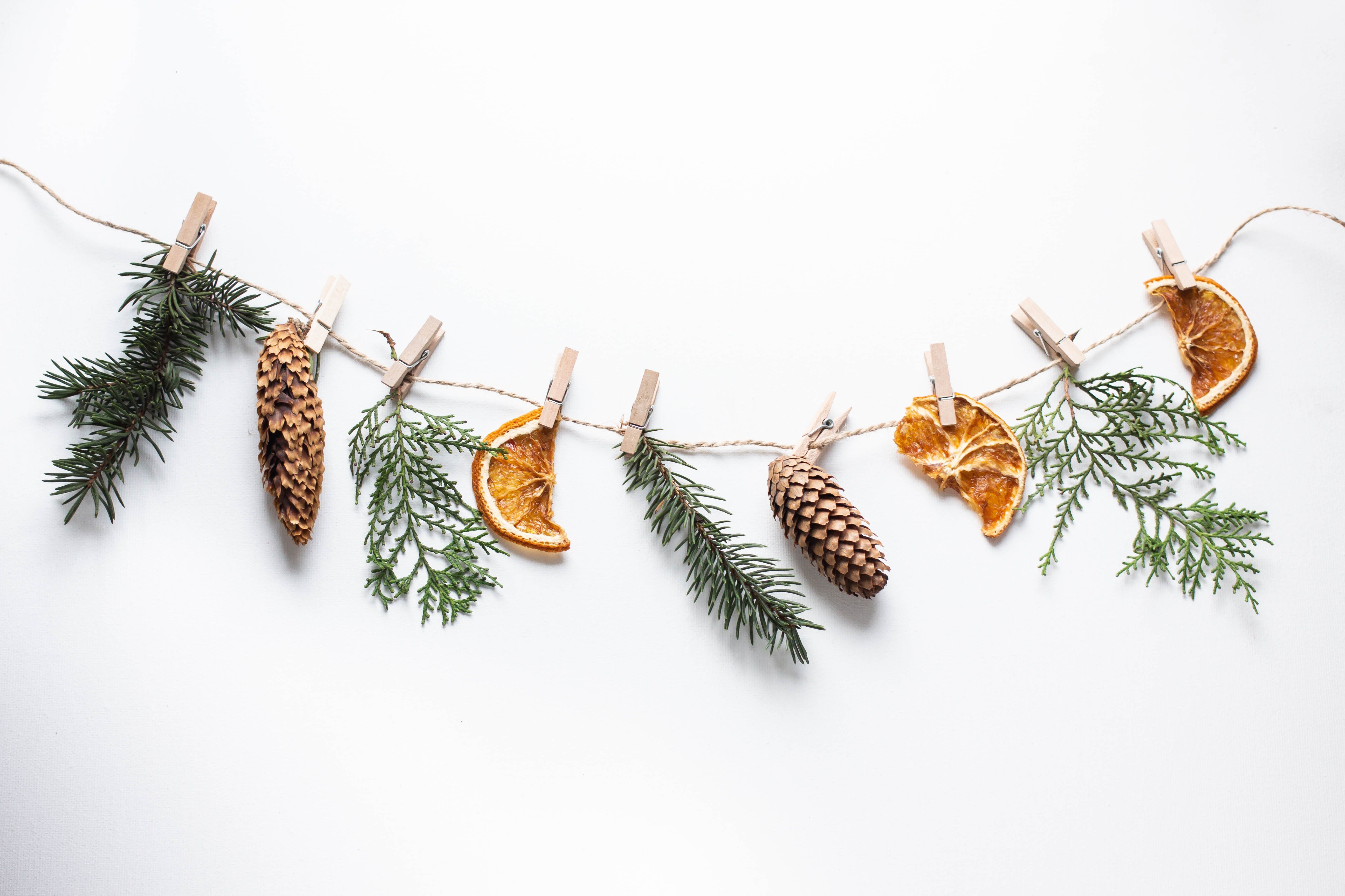 26 DIY Christmas Decorations Anyone Can Make | Reader's Digest