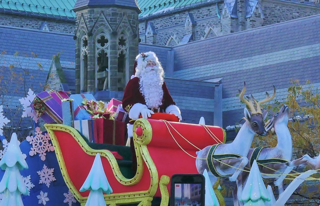 These Photos of Canadian Christmas Traditions Will Warm Your Heart