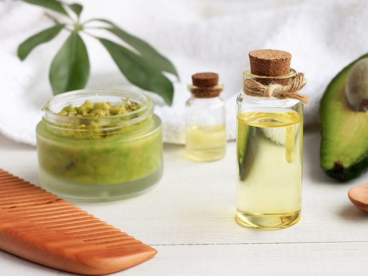 Home remedies for dry hair - avocado and oils