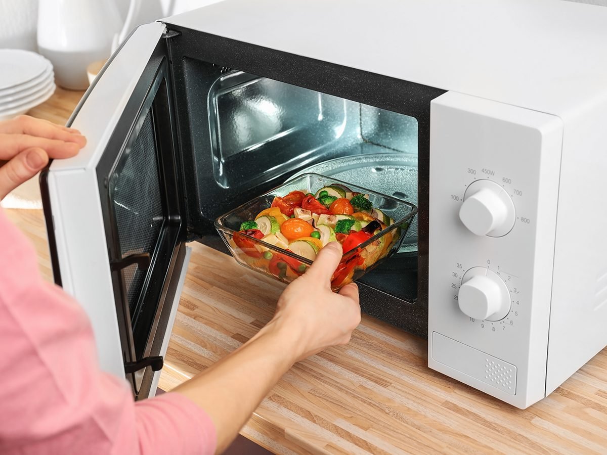 https://www.readersdigest.ca/wp-content/uploads/2020/07/microwave-tricks-every-cook-should-know-feature.jpg