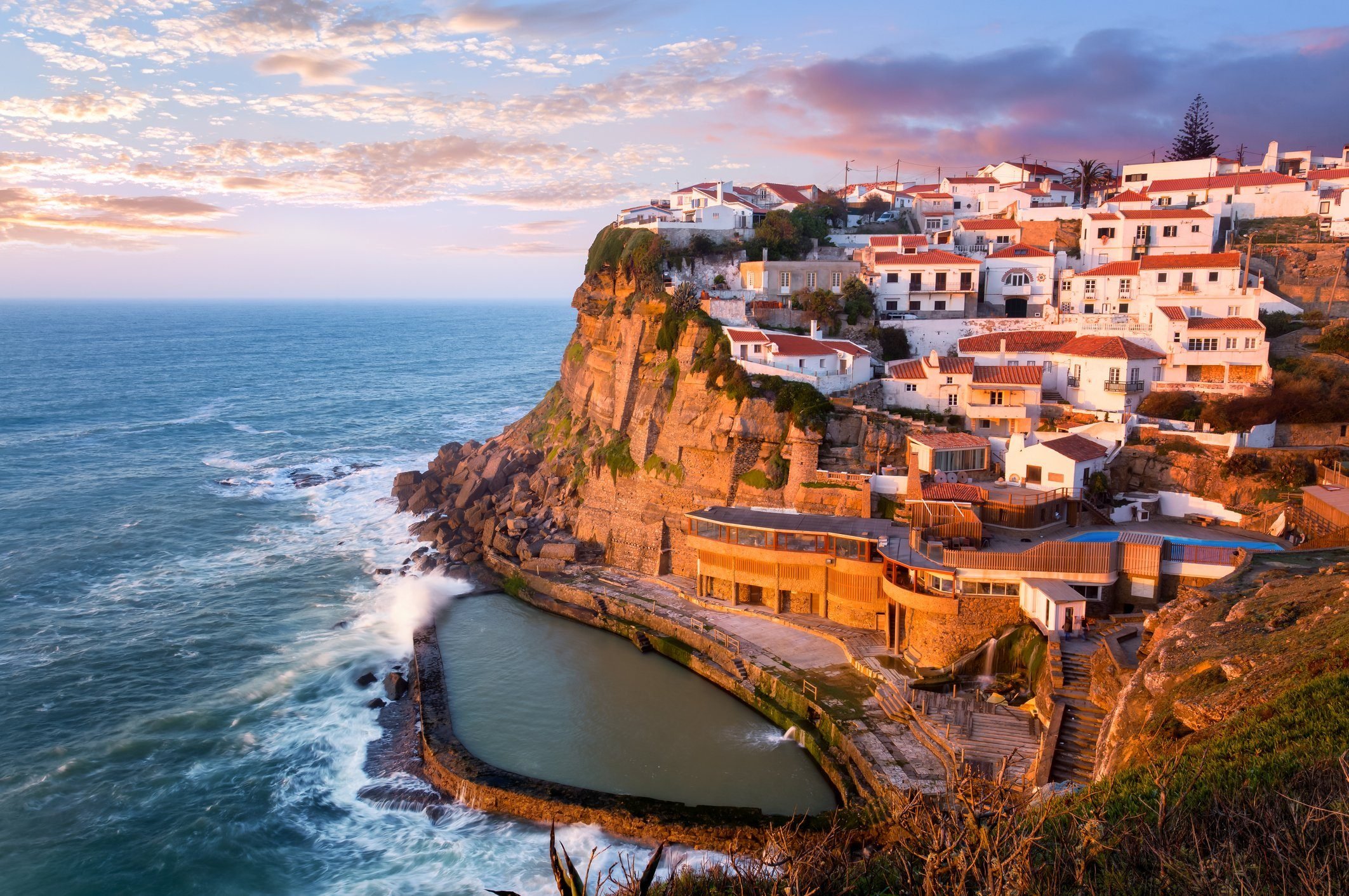 13 Breathtaking Photos of Cliffside Cities and Towns