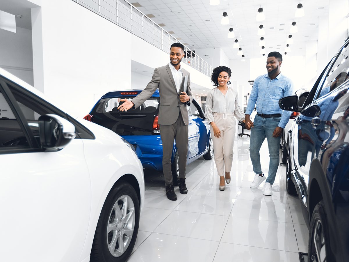 How Much Does A New Car Dealer Make On A Deal?