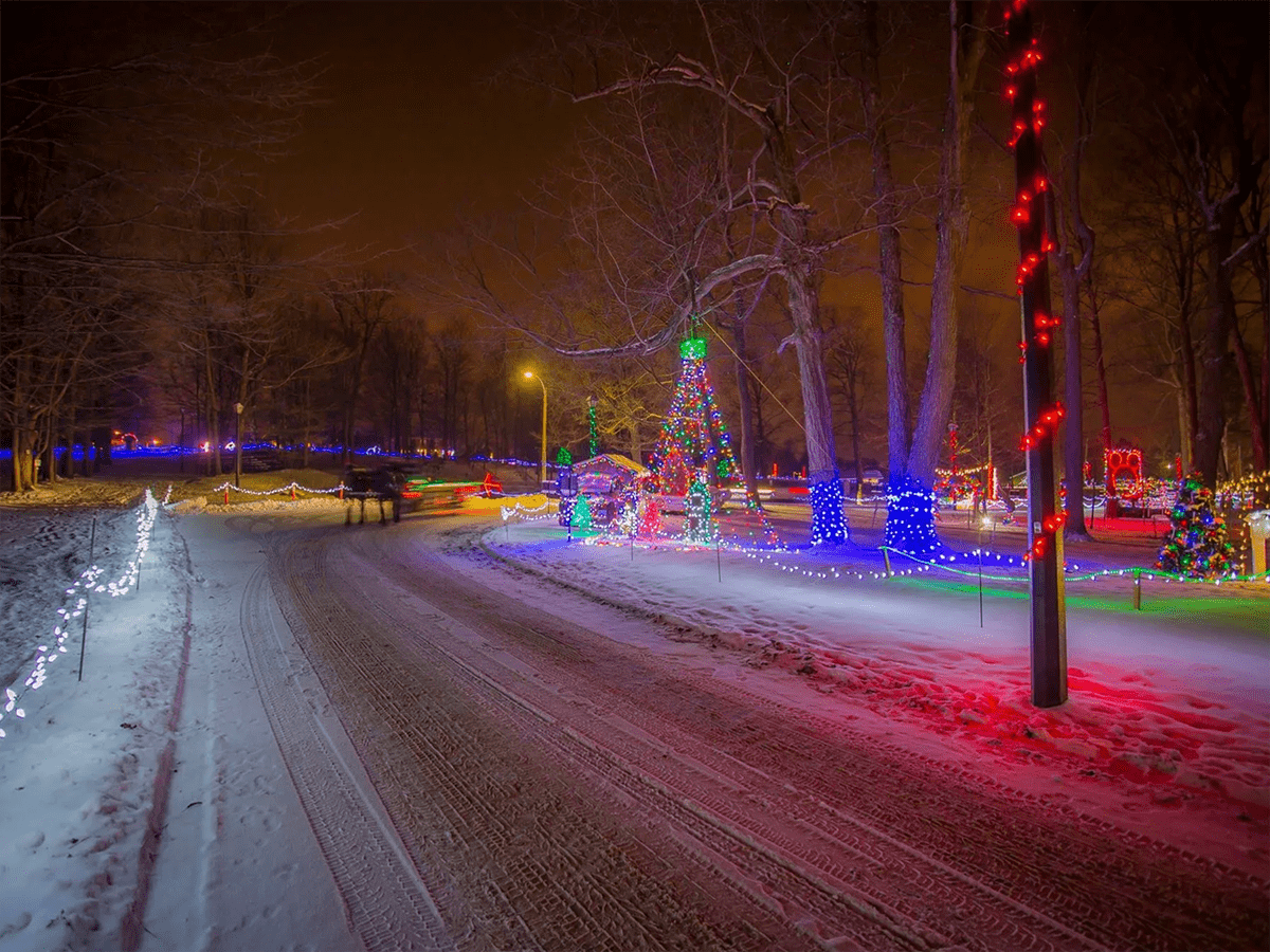 DriveThrough Christmas Lights Across Canada Reader's Digest