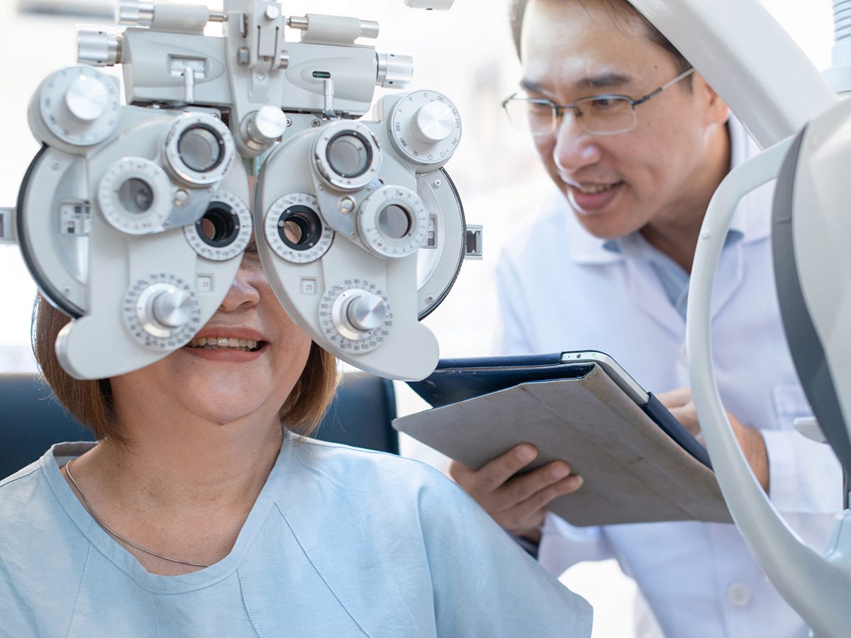 12 Signs You Need to Visit an Eye Doctor | Reader's Digest Canada