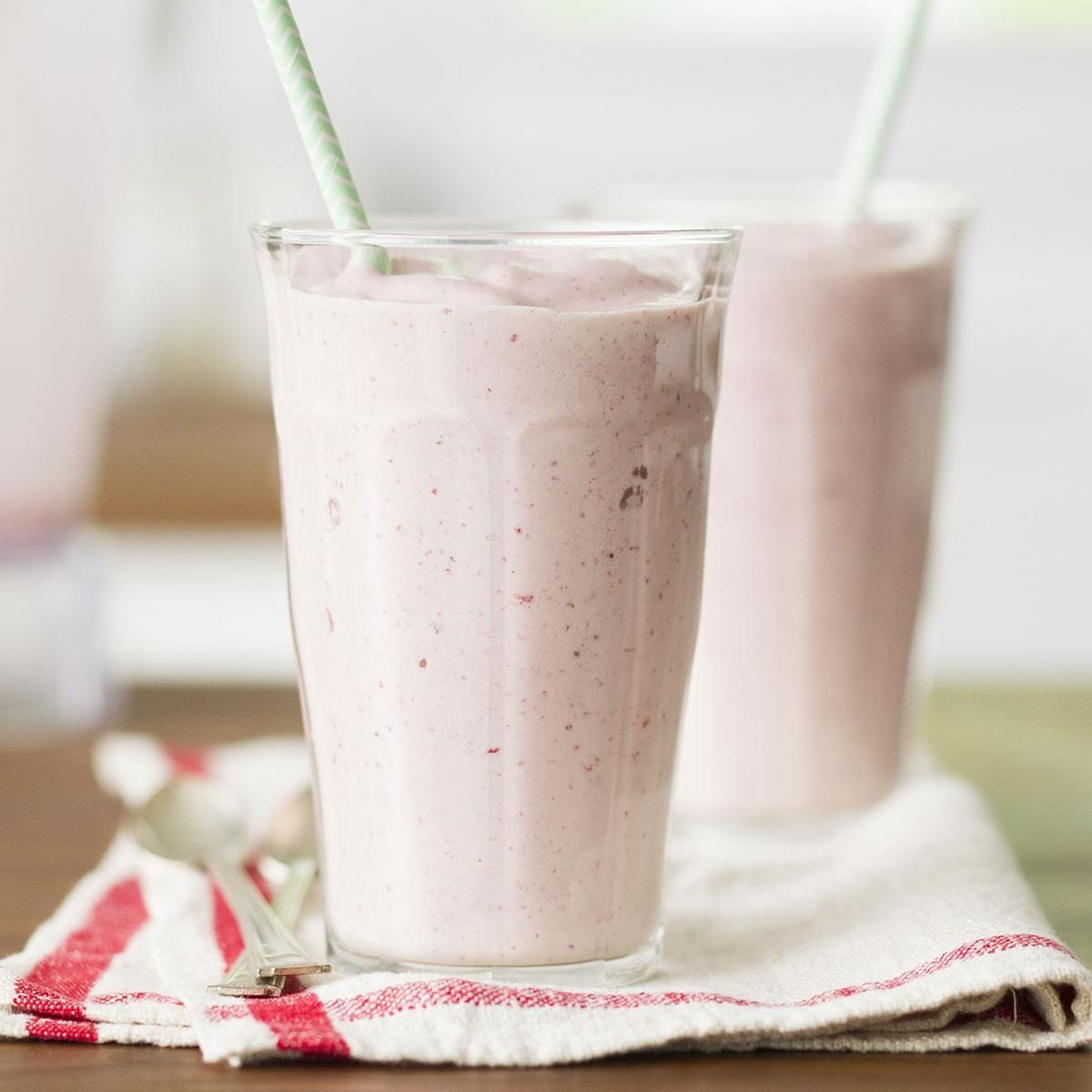 Thick Strawberry Shakes | Reader's Digest Canada