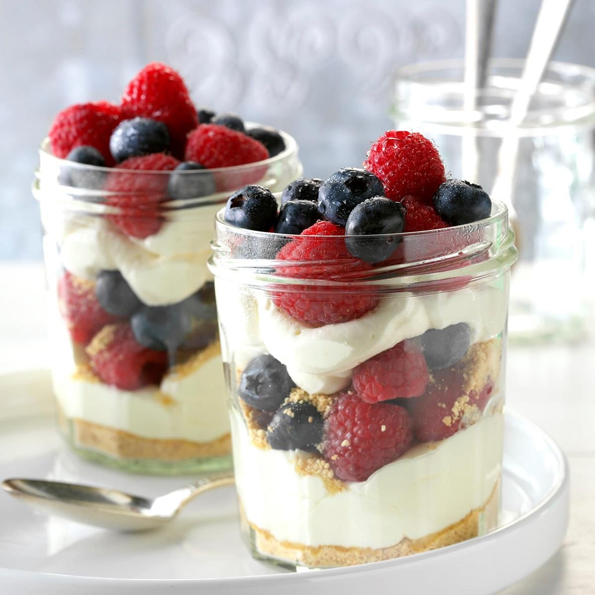 Easy Berry Cheesecake Parfaits | Reader's Digest Canada