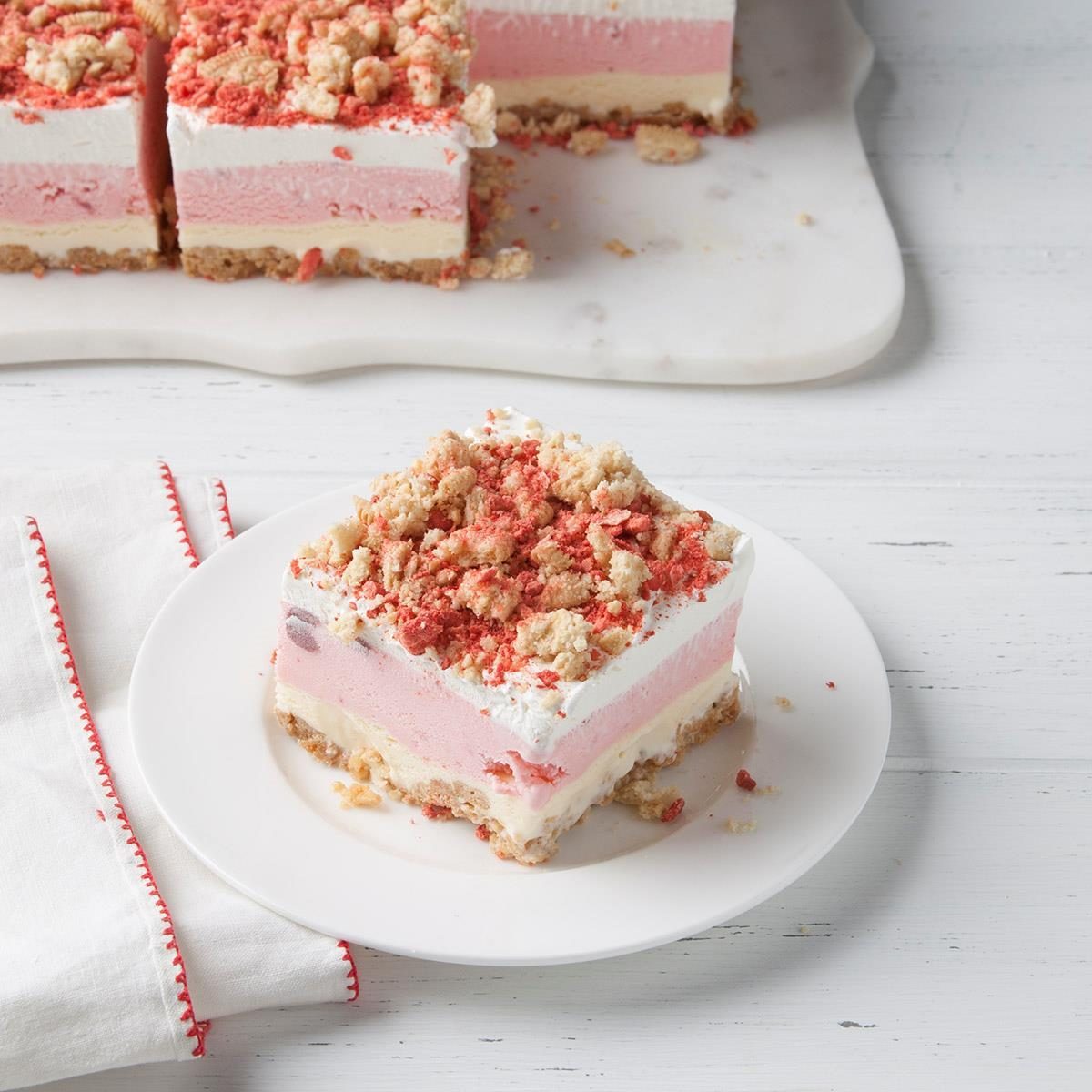 Strawberry Crunch Ice Cream Cake | Reader's Digest Canada