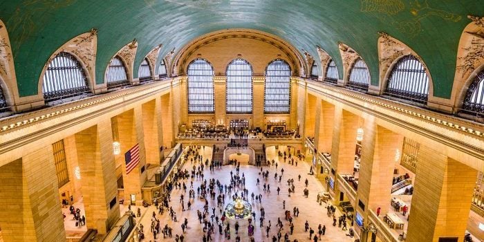 https://www.readersdigest.ca/wp-content/uploads/2022/11/new-york-city-filming-locations-grand-central-terminal-social-image.jpg