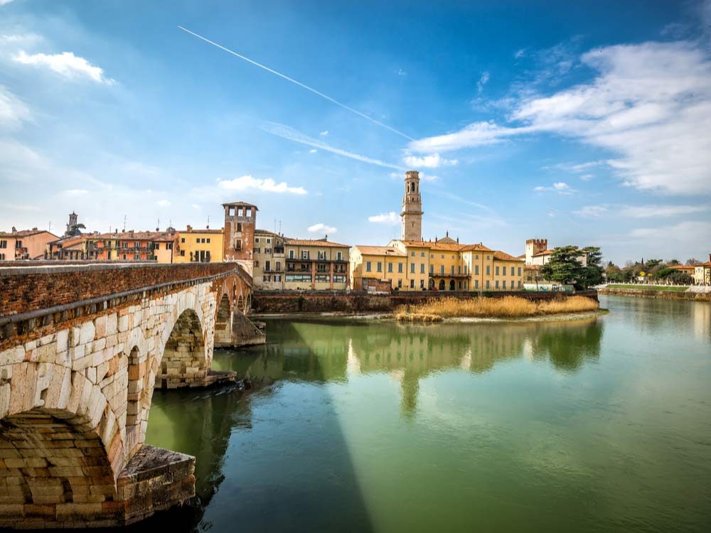 The 9 Most Beautiful Small Towns And Lakes In Italy