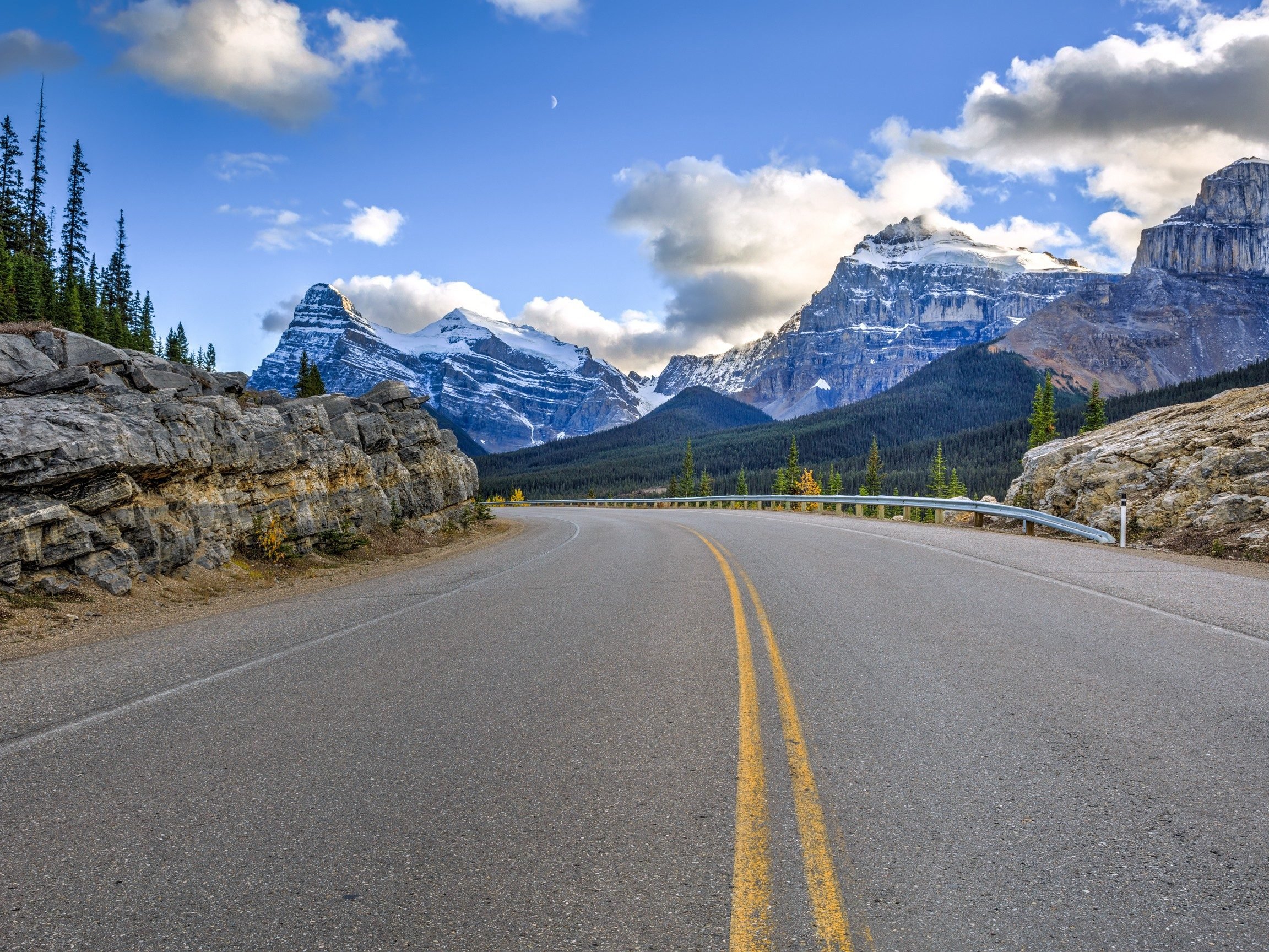 10 Great Canadian Road Trips You Must Take Before You Die