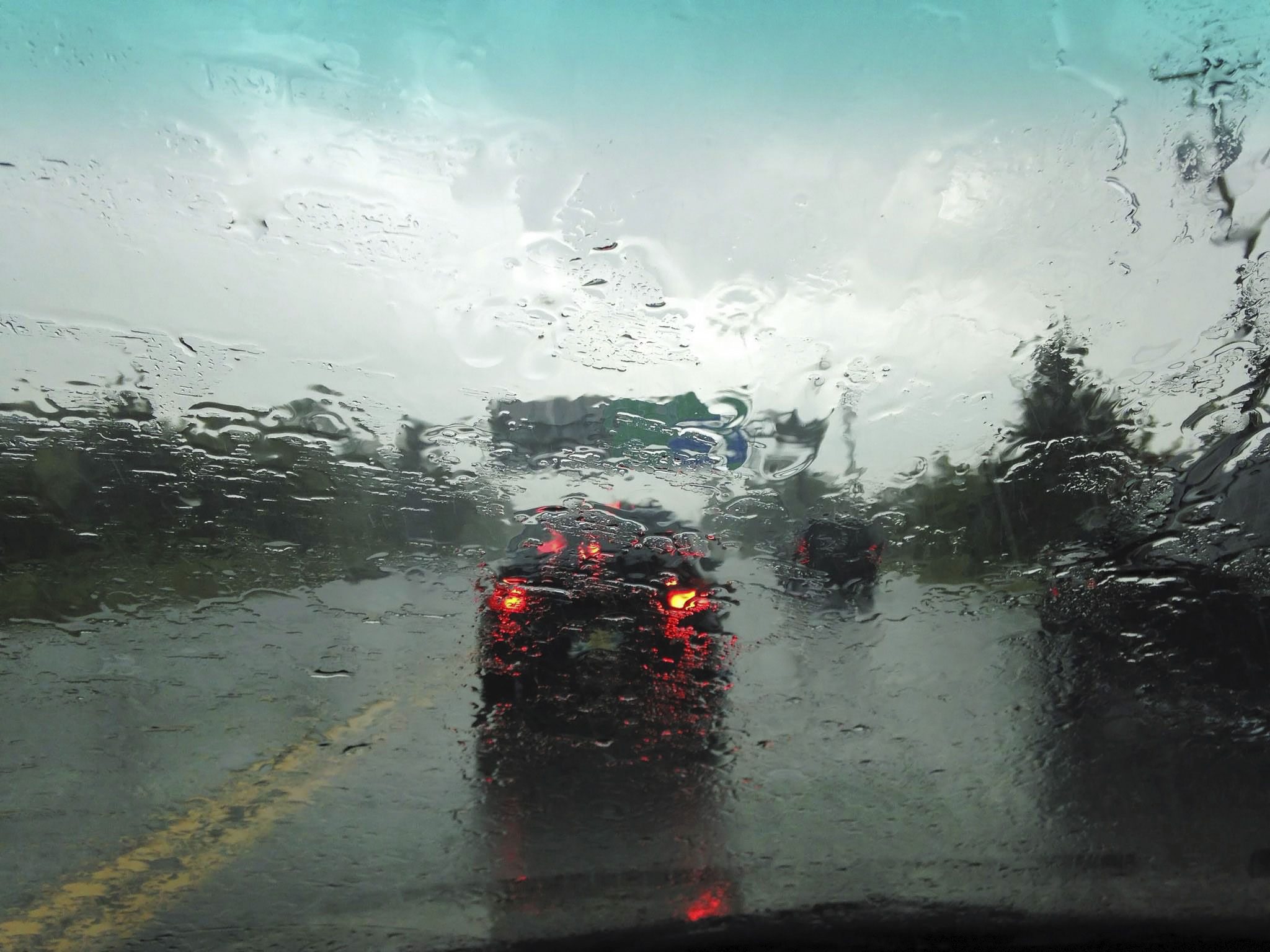 10-driving-tips-to-stay-safe-in-wet-weather