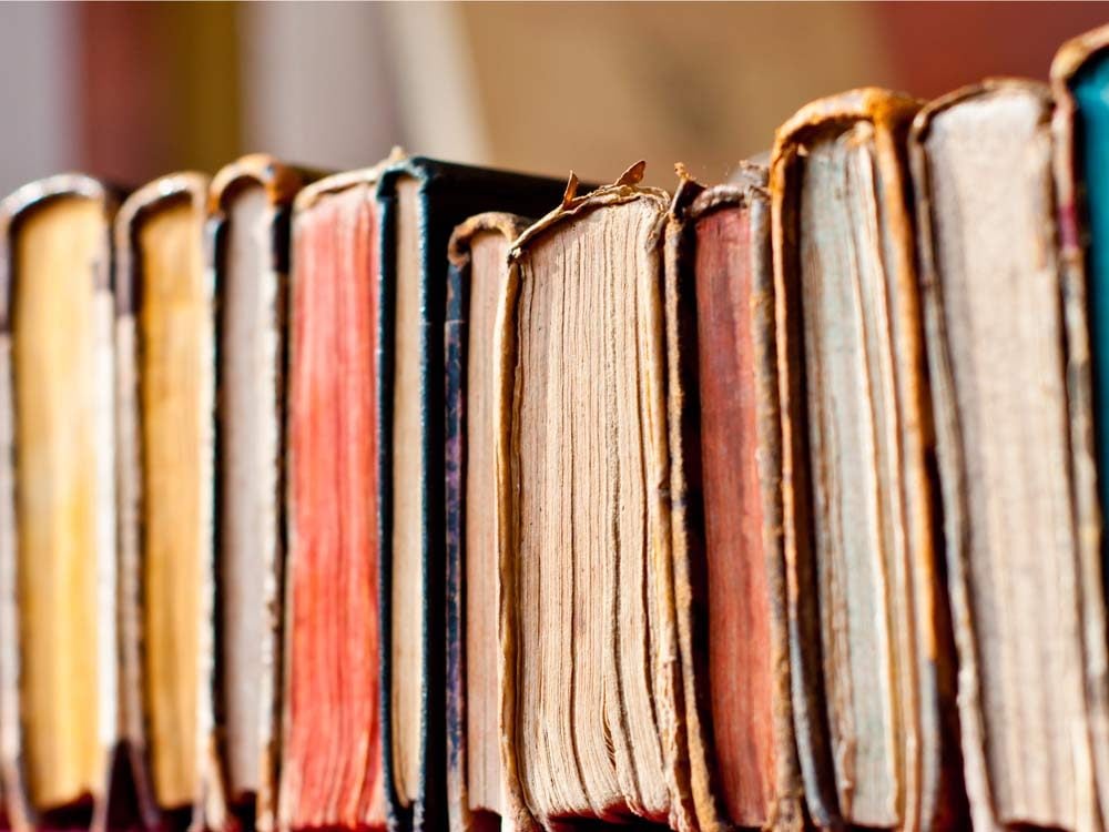 the-reason-old-books-smell-so-good-according-to-science