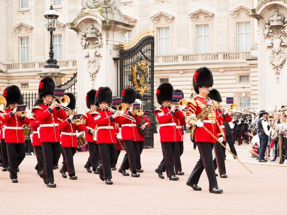 Fascinating Facts About The Queens Guard Readers Digest - 